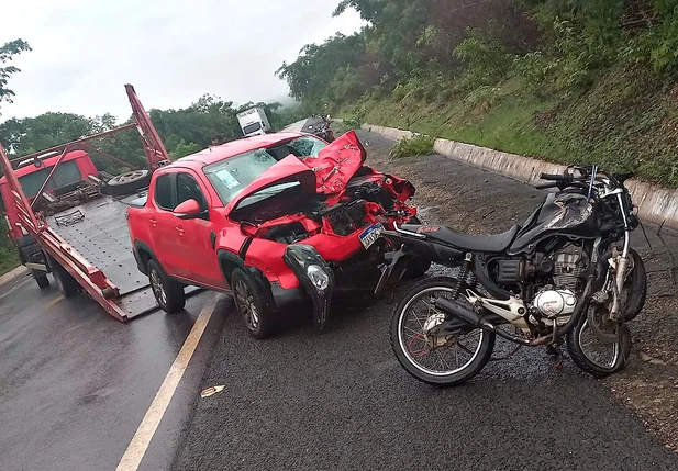 Colisão entre carro e moto deixa homem morto na BR 343 em Amarante