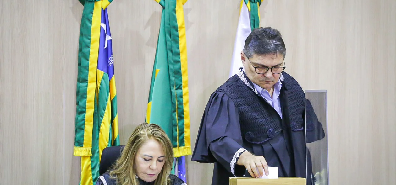 Conselheiro Kennedy Barros votando