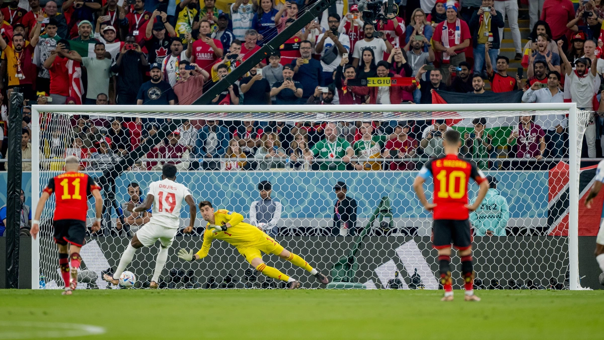 Courtois defende cobrança de Davies