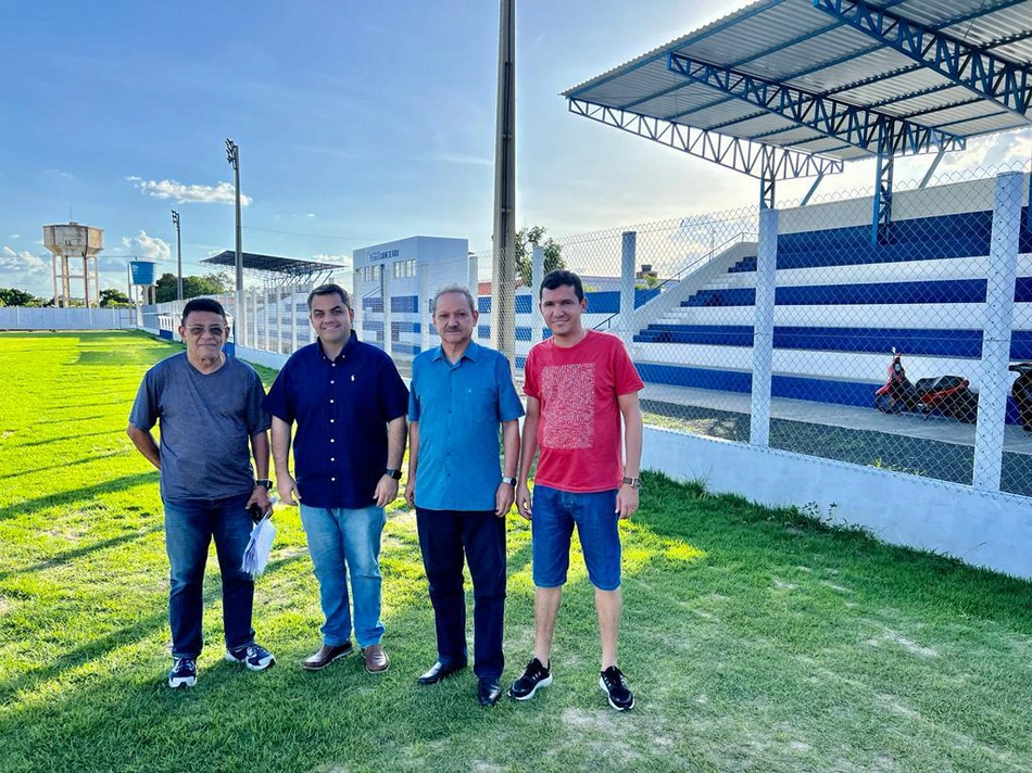 Deputado Wilson Brandão visita estádio