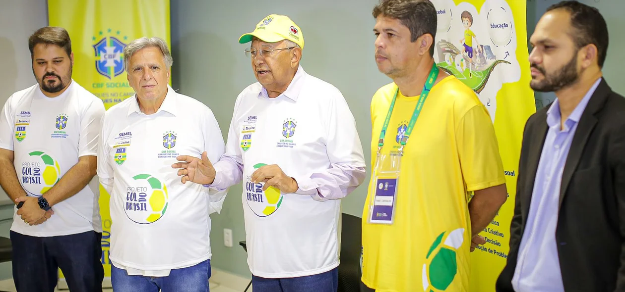 Dr. Pessoa com integrantes do projeto