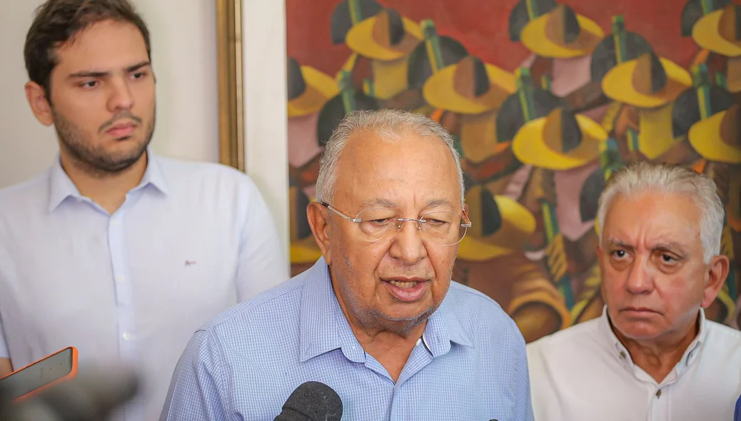 Dr. Pessoa conversa com a imprensa