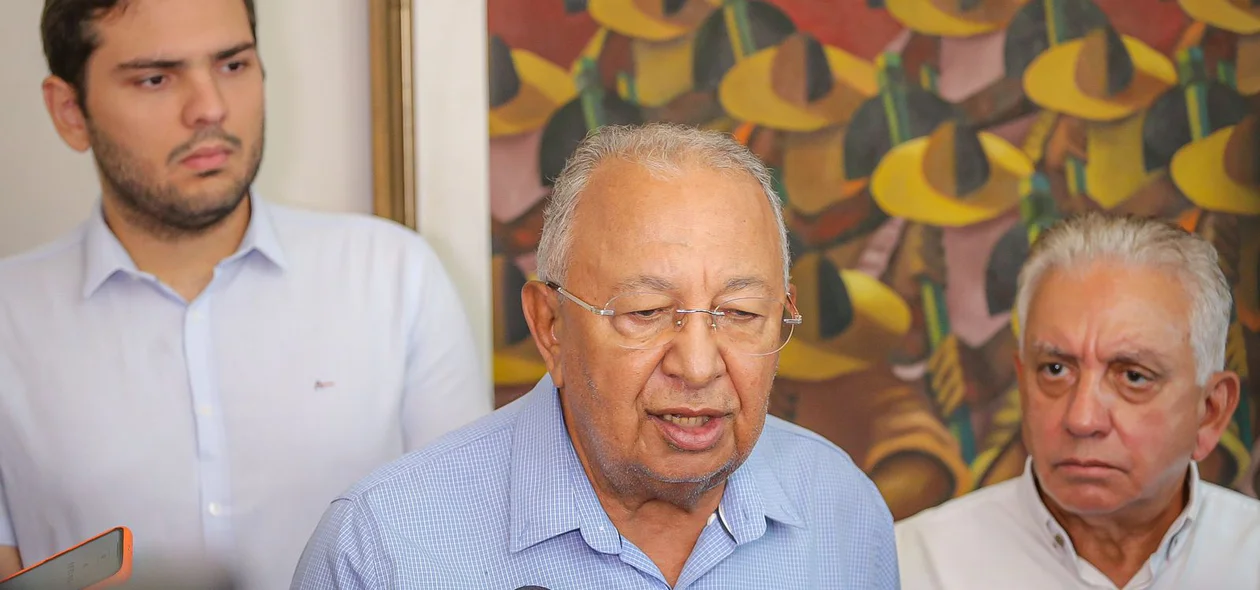 Dr. Pessoa conversa com a imprensa