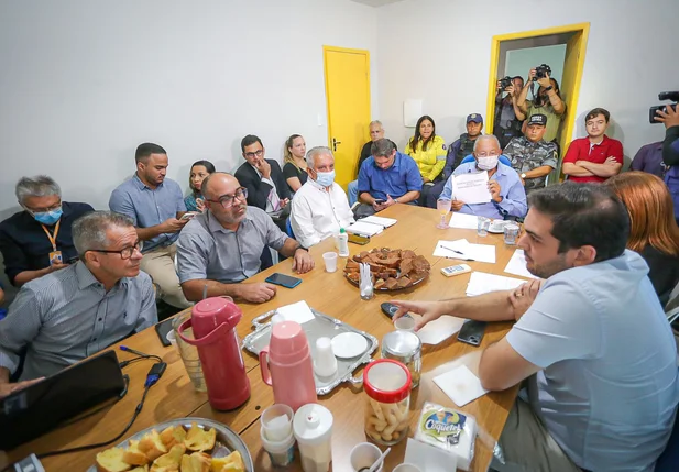 Dr. Pessoa se reúne com secretários