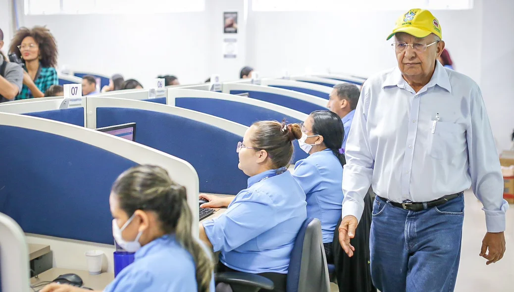 Dr. Pessoa visita centro de controle e operações da Águas de Teresina
