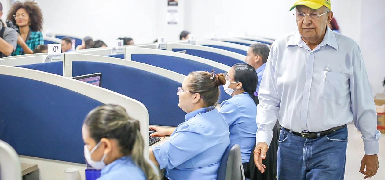 Dr. Pessoa visita centro de controle e operações da Águas de Teresina