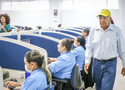 Dr. Pessoa visita centro de controle e operações da Águas de Teresina