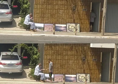 Efrem Ribeiro vendendo quadros