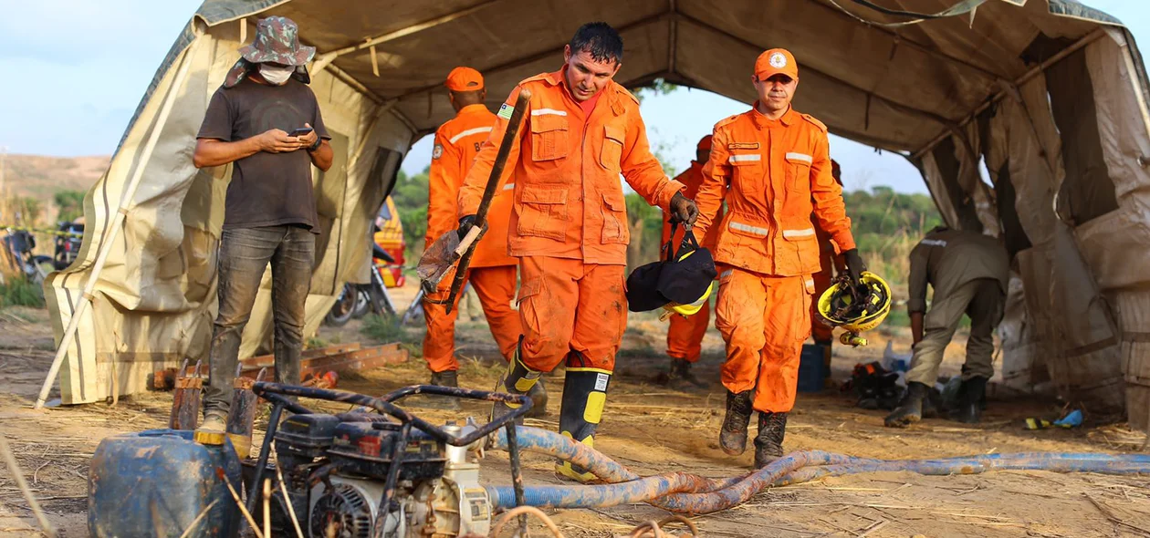 Equipes revezavam para localizar o corpo