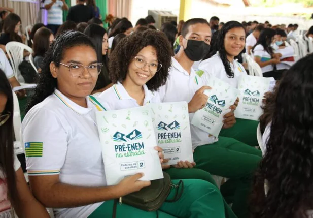 Escolas de seis municípios fazem caravana para revisão Pré-Enem Seduc em Altos