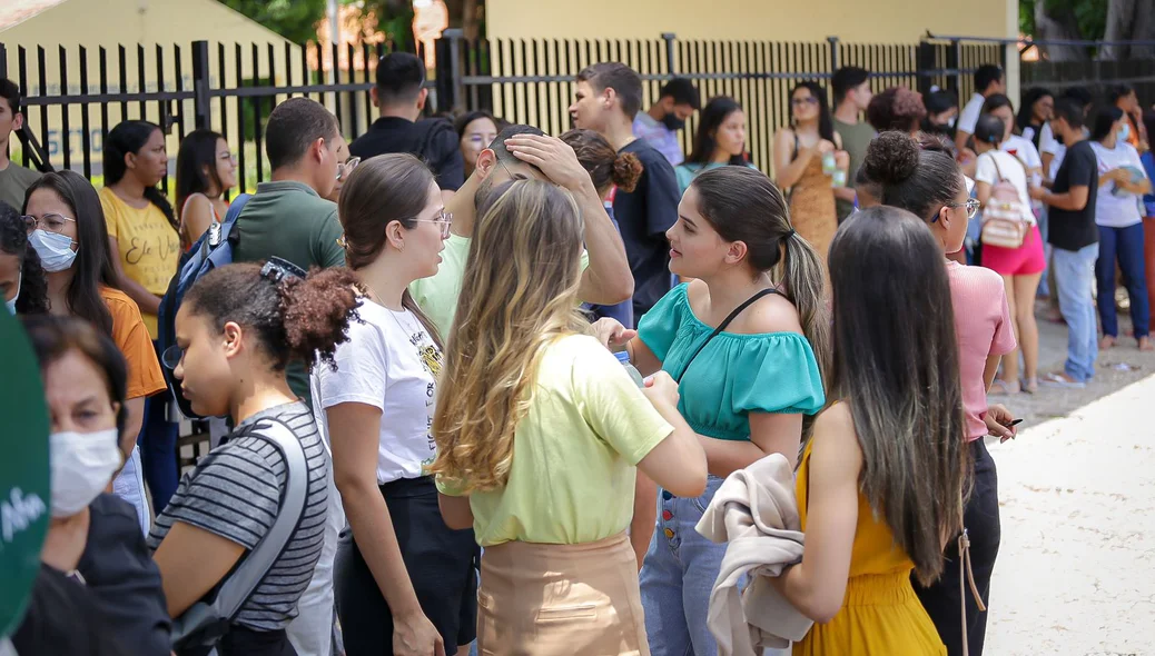 Estudantes aguardam para o primeiro dia de provas do Enem