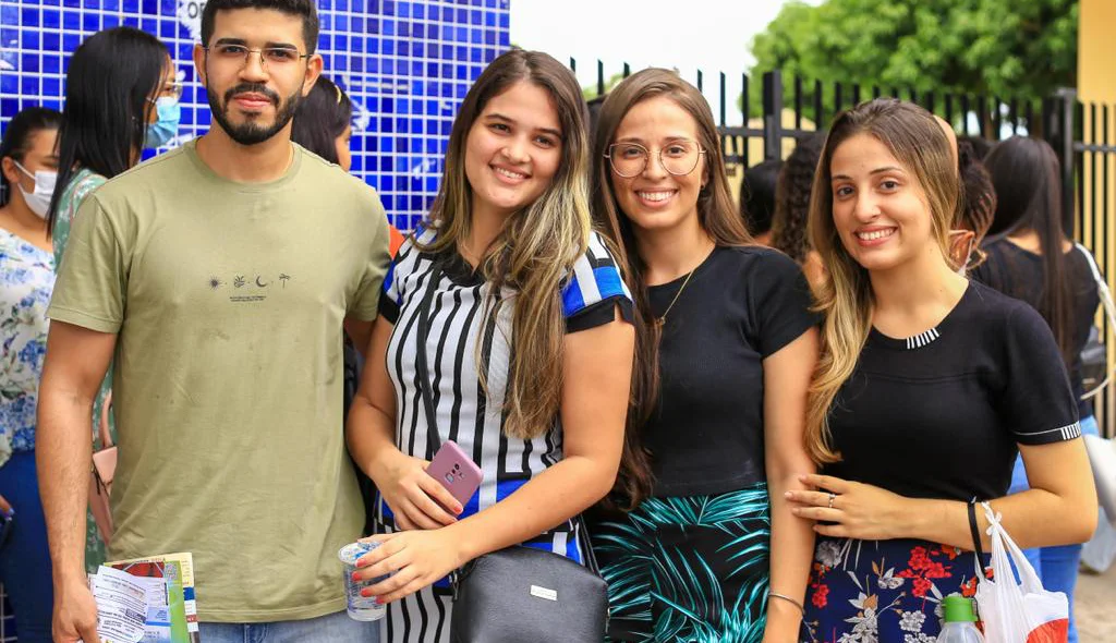 Estudantes chegam a Uespi para o segundo dia de aplicação de provas do Enem