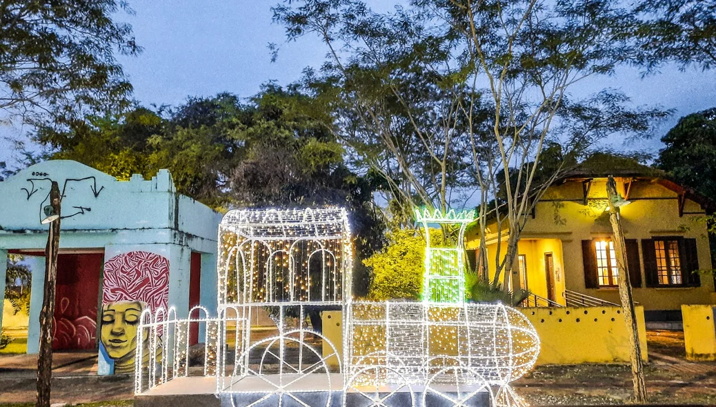 Eturb coordenou a instalação da decoração