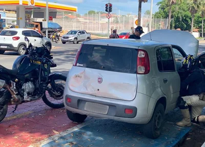 Fiat Uno recuperado pela PRF