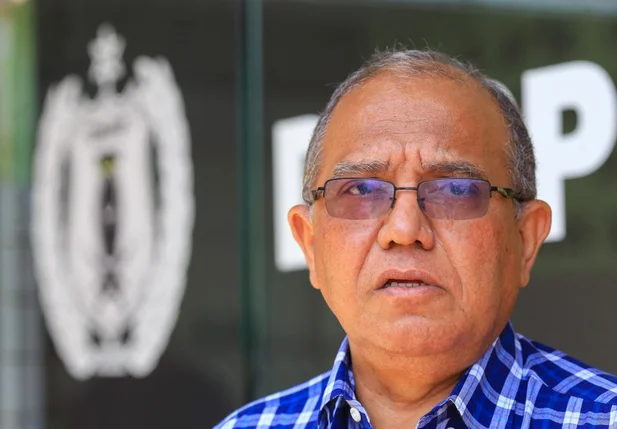 Francisco Costa, Barêtta, falando com a imprensa