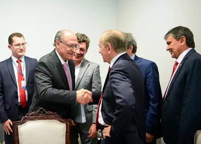 Geraldo Alckmin, Marcelo Castro e demais autoridades em reunião