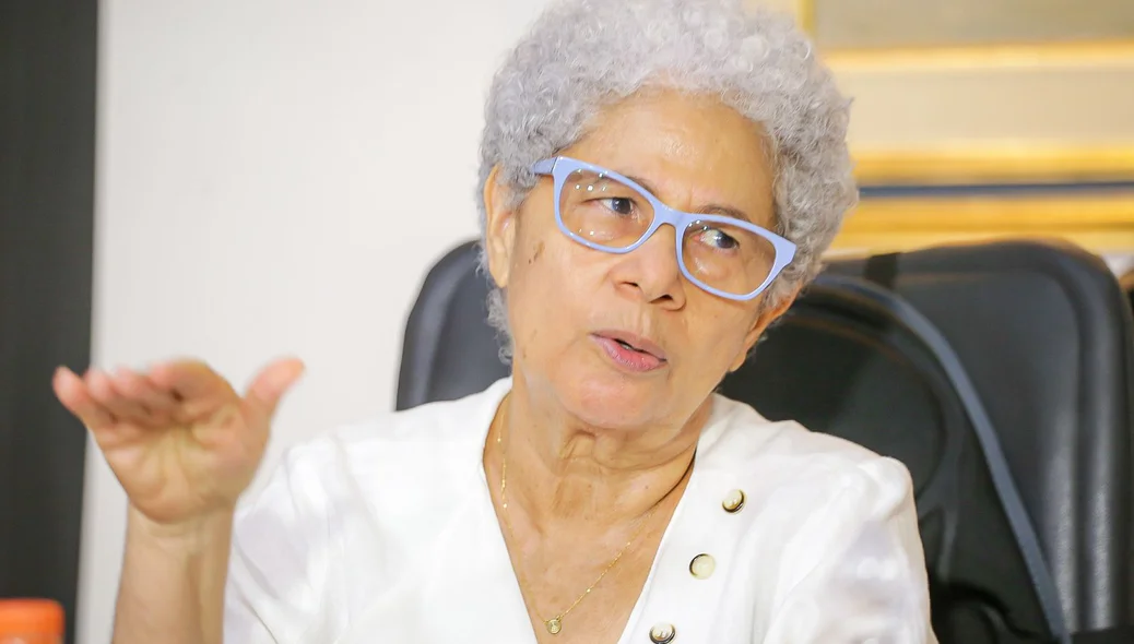 Governadora Regina Sousa