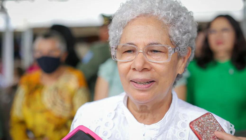 Governadora Regina Sousa
