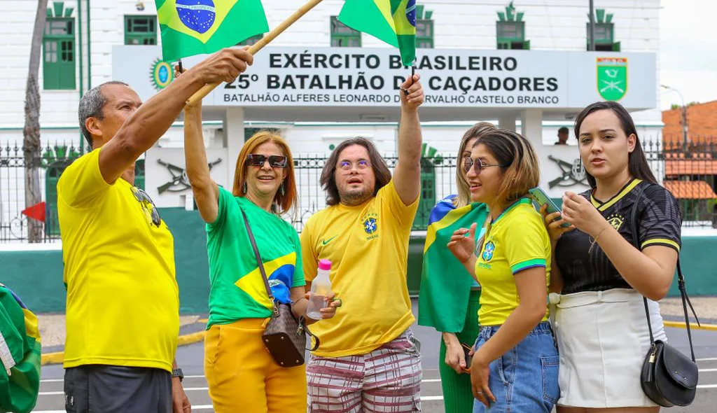 Grupo protesta contra a eleição de Lula