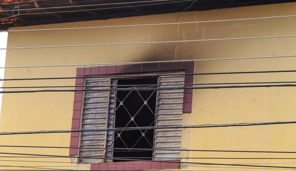 Incêndio começou no quarto da residência