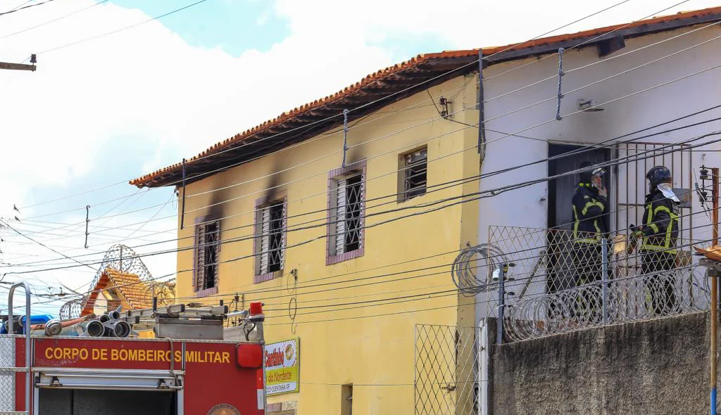 Incêndio destrói móveis de residência no centro de Teresina
