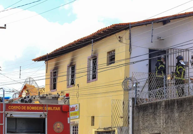 Incêndio destrói móveis de residência no centro de Teresina