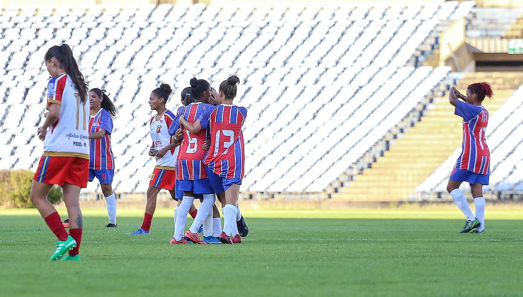Jogadoras do Piauí comemorando