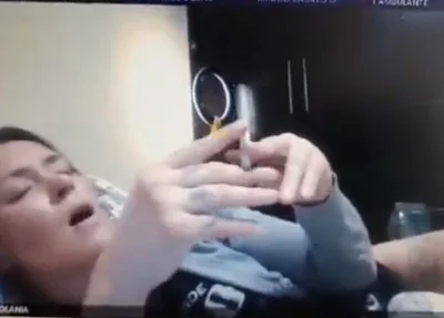Juíza foi flagrada fumando e seminua em audiência