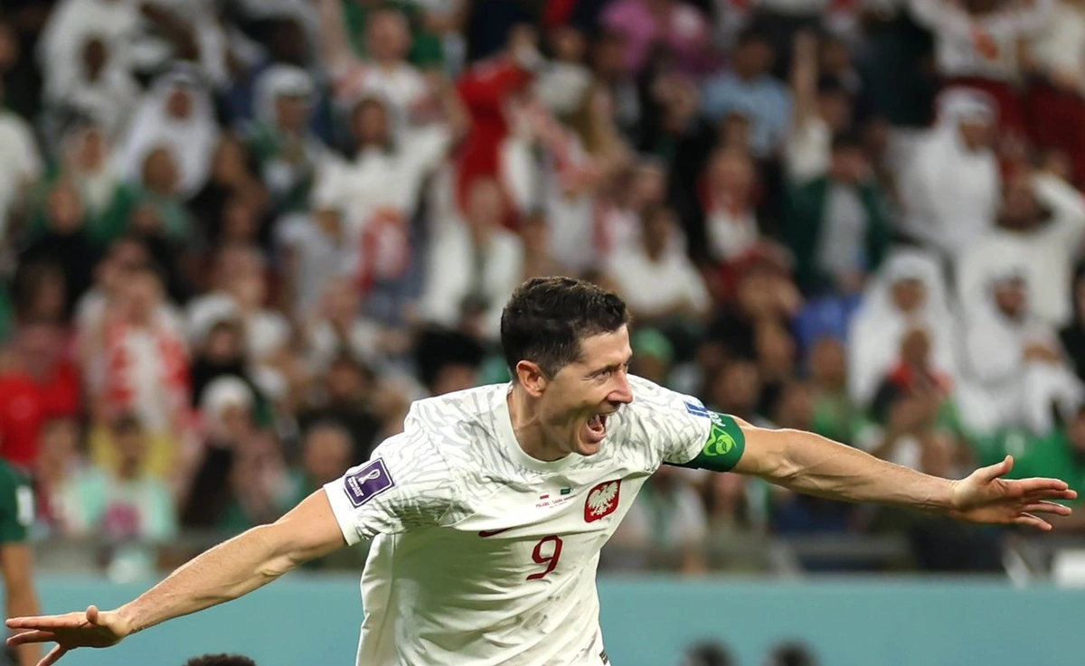 Lewandowski comemora gol