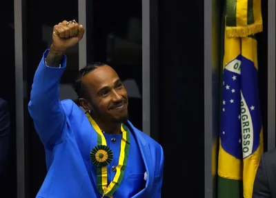 Lewis Hamilton agora é cidadão honorário brasileiro