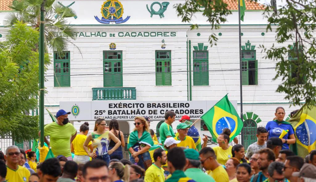 Manifestação no 25º BC