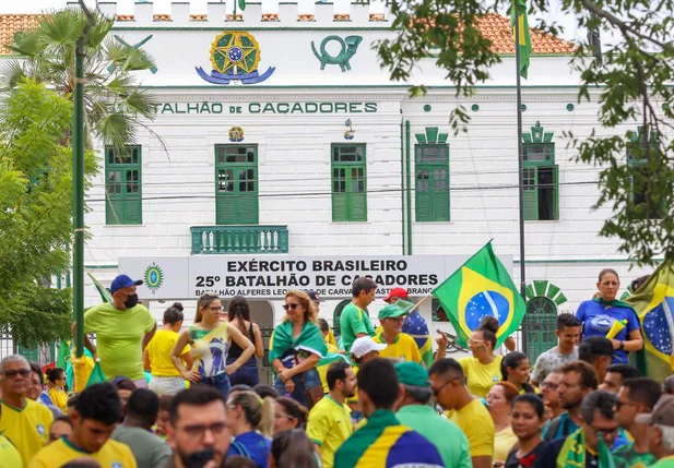 Manifestação no 25º BC