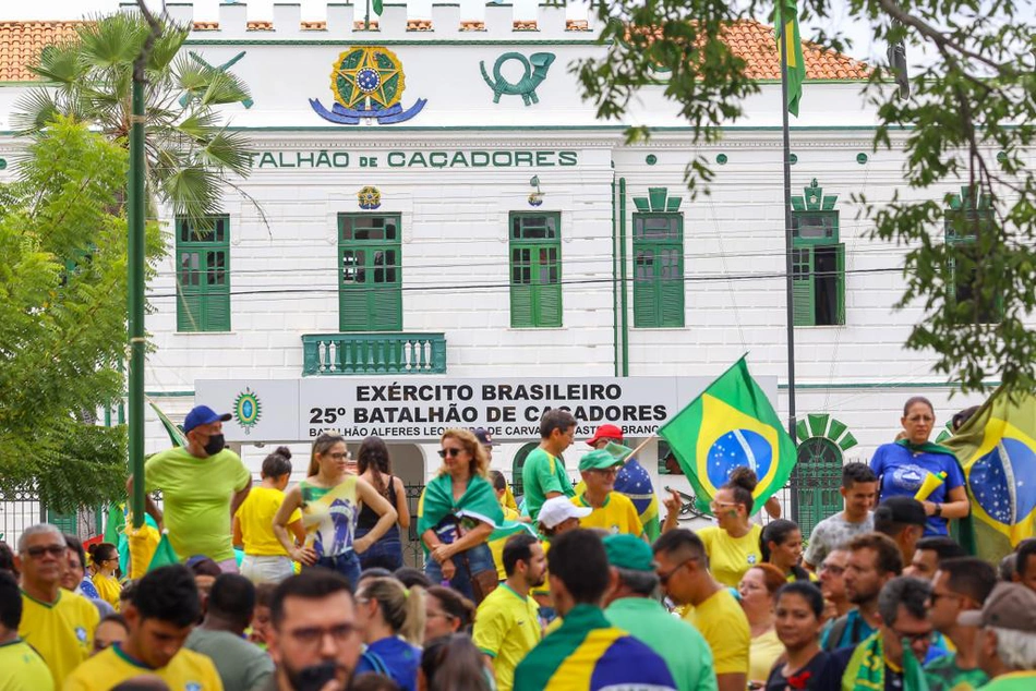 Manifestação no 25º BC