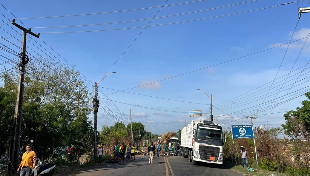 Manifestação no início da manhã desta terça na BR 316 em Teresina