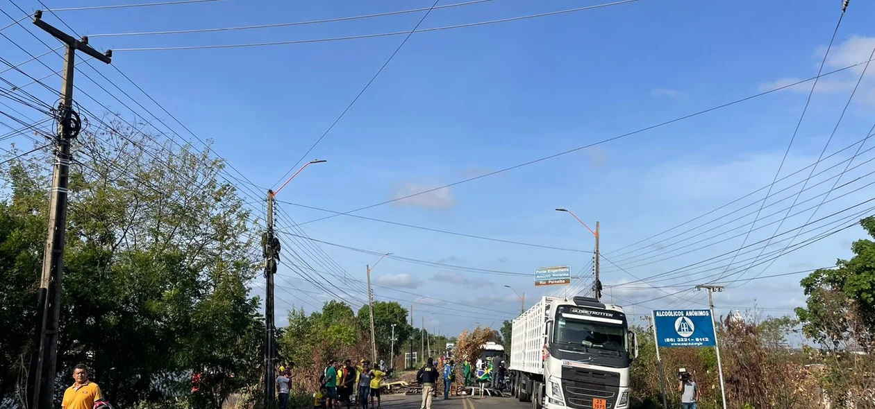 Manifestação no início da manhã desta terça na BR 316 em Teresina