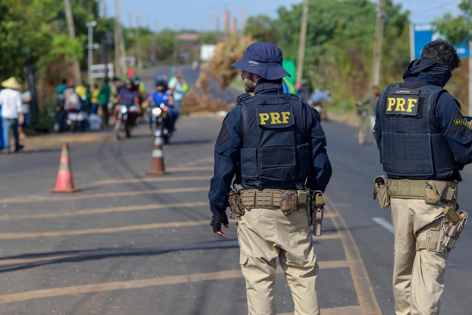 Manifestantes bloqueiam trecho da BR 316 em Teresina