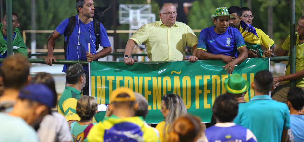 Manifestantes vestiam roupas com as cores da bandeira