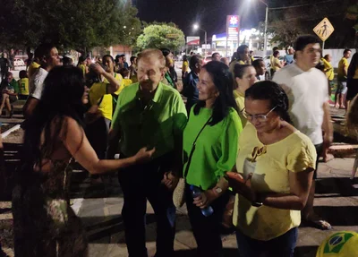 Mão Santa participa de ato a favor de Bolsonaro