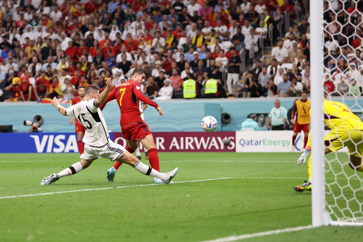Momento do gol do Morata contra a Alemanha na Copa do Mundo
