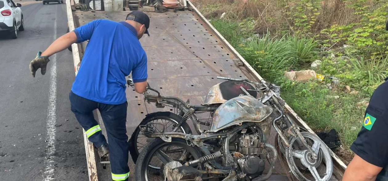 Motocicletas ficaram destruídas