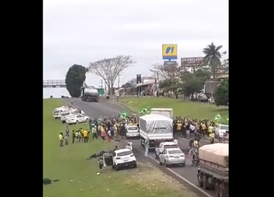 Motorista atropela apoiadores de Bolsonaro