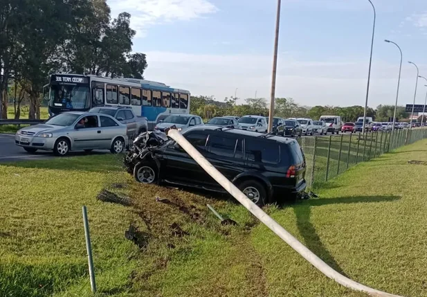 Motorista invade canteiro de rodovia em São Paulo e mata pai e filha