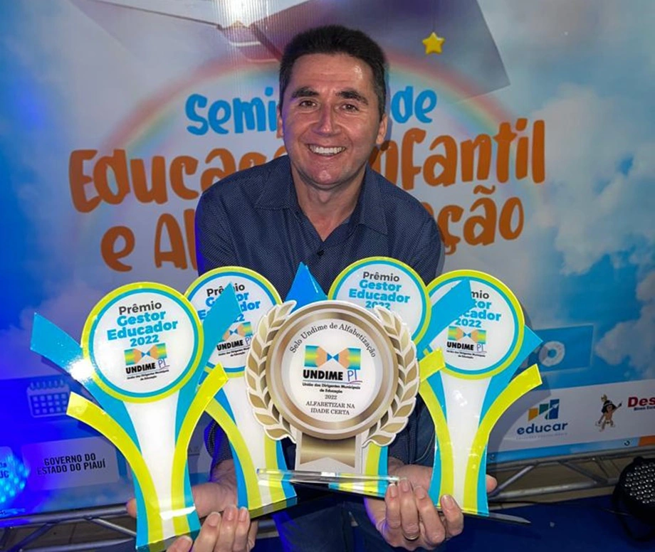 Nonatinho do Sindicato recebe prêmio Gestor Educador