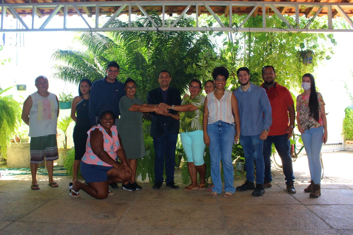 Nouga Cardoso visita obra no Residencial Bosque Sul