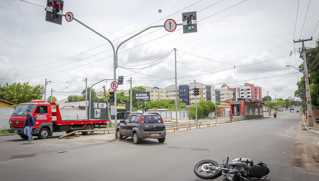 O acidente aconteceu na Avenida Presidente Kennedy