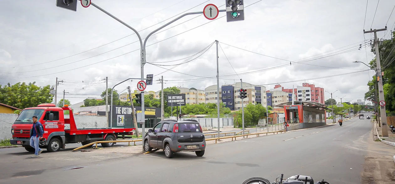 O acidente aconteceu na Avenida Presidente Kennedy