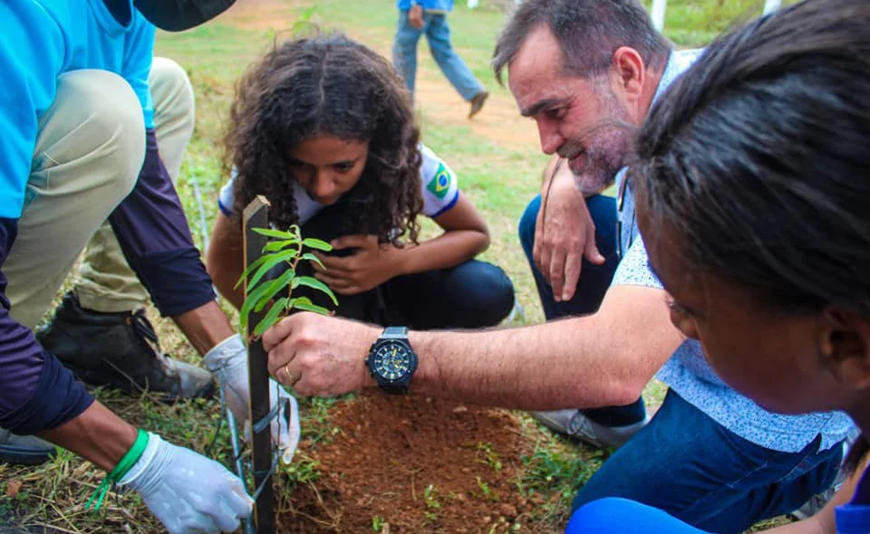 Prefeito Zé Raimundo cultiva planta
