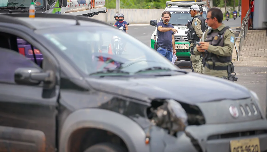 Perícia e Polícia Militar no local da ocorrência