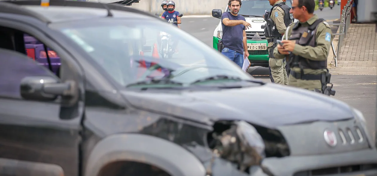 Perícia e Polícia Militar no local da ocorrência