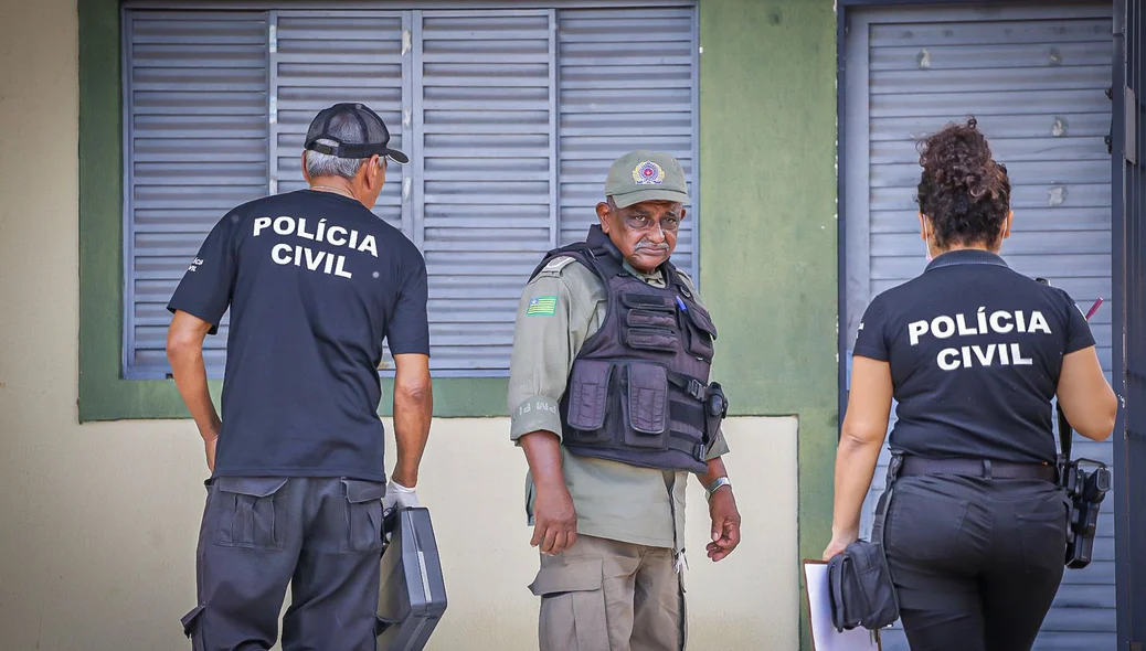 Polícia Civil e Militar no local